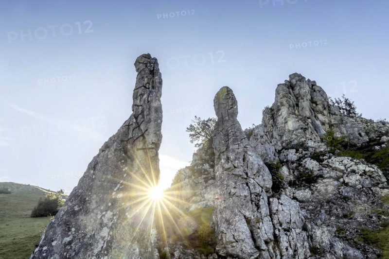Stone Virgins with Star of the Sun, rock needles in the Eselsburg Valley, landscape of the Swabian Alb near Herbrechtingen, Baden-Wuerttemberg, Germany, Europe