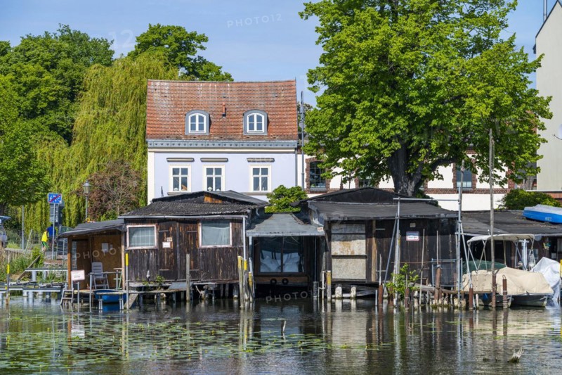 Fishermens boathouses and residential houses on the Brandenburg city canal, Brandenburg an der Havel, Brandenburg, Germany, Europe