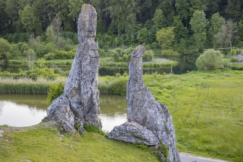 Stone Virgins, rock needles in the Eselsburg Valley, landscape of the Swabian Alb near Herbrechtingen, Baden-Wuerttemberg, Germany, Europe