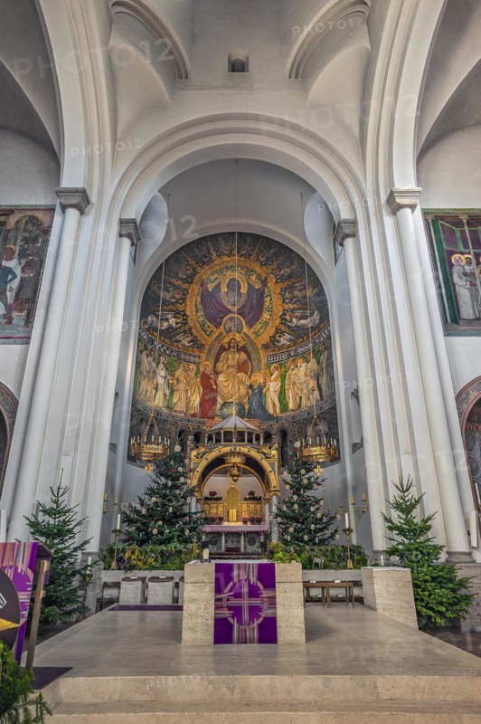 Main altar, Neo-Romanesque parish church of St. Anne in Lehel, Munich, Bavaria, Germany, Europe