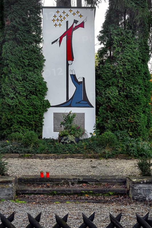 Monument commemorating the Iller accident, 15 soldiers drowned June 1957 near the Hirschdorf Iller bridge, near Kempten, Allgaeu, Bavaria, Germany, Europe