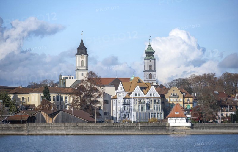Lakeside promenade and steeples of the church Muenster Unserer Lieben Frau and St. Stephans Church, Lindau Island, Lake Constance, Bavaria, Germany, Europe