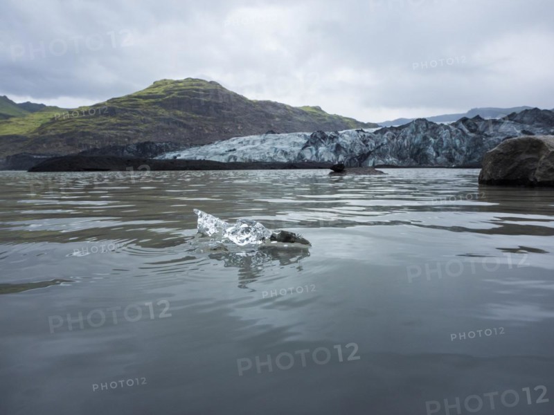 Glacier, ice in glacier lagoon, Solheimajoekull, Solheimajoekull, glacier tongue of Myrdalsjoekull with inclusion of volcanic ash, near Ring Road, Suourland, South Iceland, Iceland, Europe