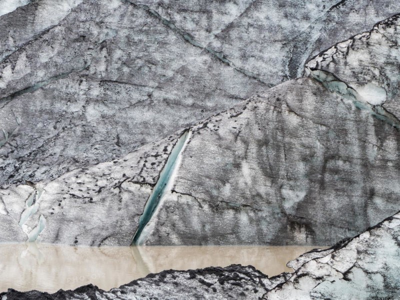 Glacier, Solheimajoekull glacier lagoon, Solheimajoekull, Myrdalsjoekull glacier tongue with inclusion of volcanic ash, near Ring Road, Suourland, South Iceland, Iceland, Europe