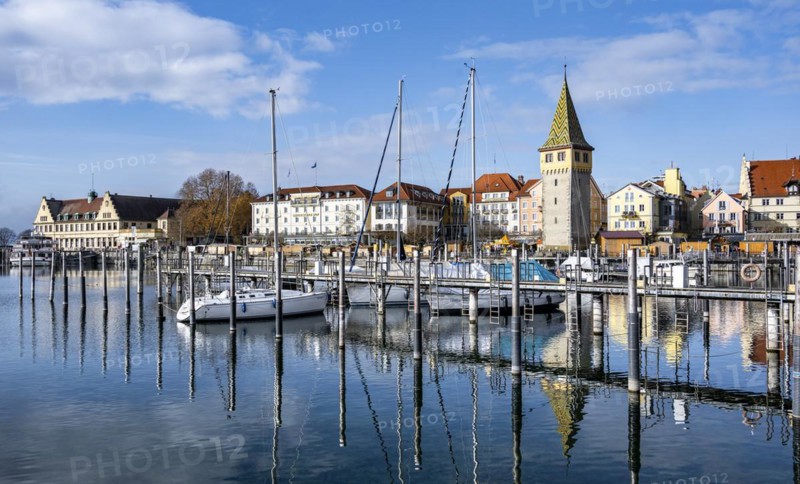 Sailboats in the harbour, harbour promenade with Mangturm, reflected in the lake, harbour, Lindau Island, Lake Constance, Bavaria, Germany, Europe