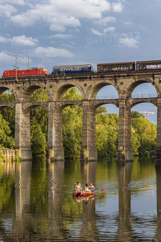 Enz viaduct Bietigheim goods train, railway viaduct over the river Enz, paddle boat, Bietigheim-Bissingen, Baden-Wuerttemberg, Germany, Europe