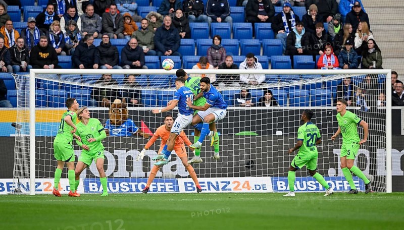Penalty area scene, goal area scene, header duel duel, action, Christoph Baumgartner TSG 1899 Hoffenheim