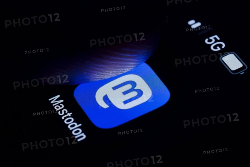 The logo of the distributed microblogging service app Mastodon is displayed on a smartphone. Berlin, 14.11.2022, Berlin, Germany, Europe
