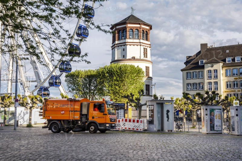 Sweeper of the city cleaning AWISTA at the Burgplatz in the old town, Duesseldorf, North Rhine-Westphalia, Germany, Europe