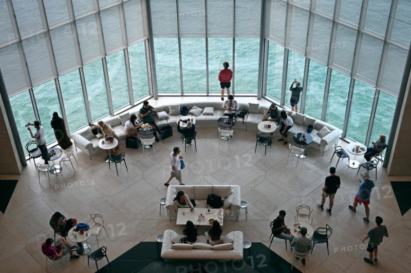 Interior view of the Museum of Islamic Art by the archtics Ieoh Ming Pei and Jean-Michel Wilmotte, Doha, Qatar, Asia