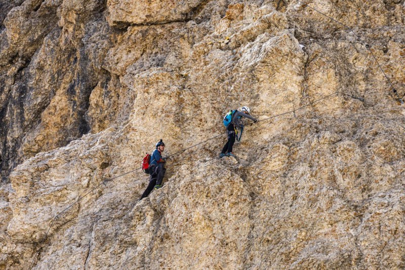 Climbers on the Innerkoflerturm, view from the Langkofelscharte, Sella Pass, Dolomites, South Tyrol, Italy, Europe