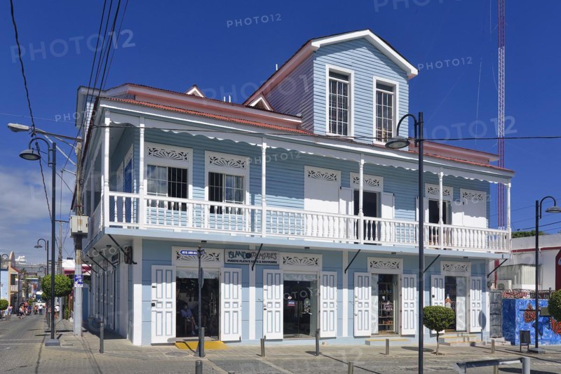 Souvenir and gift shop in a colonial house in the Centro Historico, Old Town of Puerto Plata, Dominican Republic, Caribbean, Central America