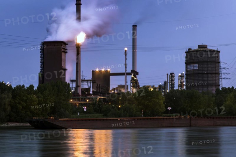 Huettenwerke Krupp Mannesmann, HKM, steam cloud coking plant, gas flare, Rhine, night shot, Duisburg, North Rhine-Westphalia, North Rhine-Westphalia, Germany, Europe