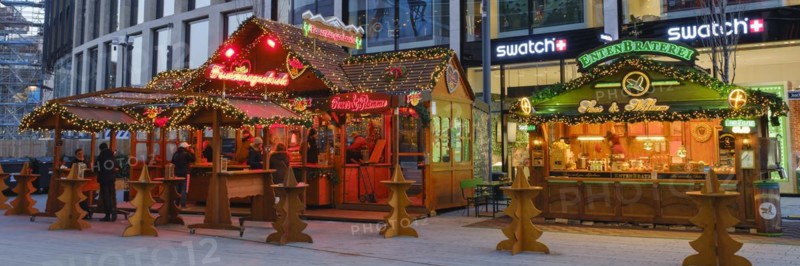 Christmas market stalls at the Koe-Bogen, Duesseldorf, North Rhine-Westphalia, Germany, Europe