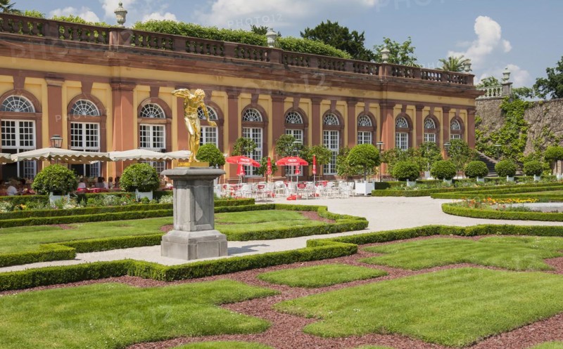 Weilburg Renaissance Castle, built 1533, 1572, lower orangery with fruit espaliers, Weilburg an der Lahn, Hesse, Germany, Europe