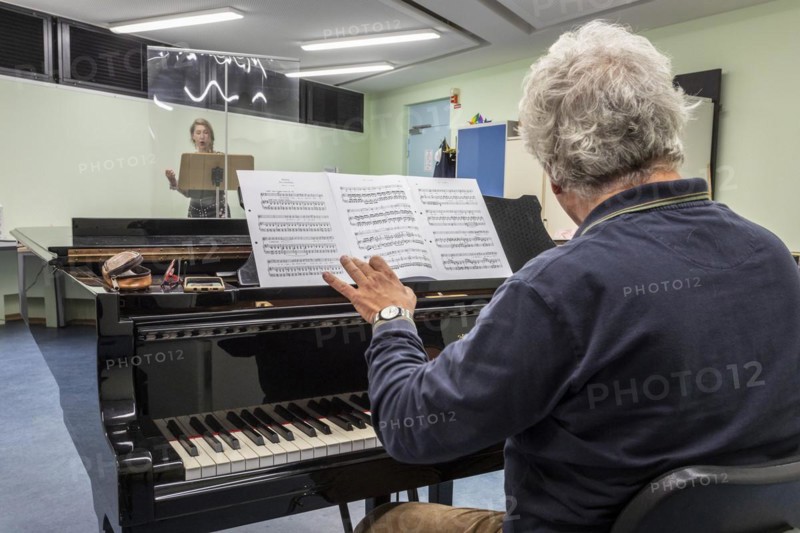 Opera class of the Robert-Schumann-Hochschule Duesseldorf, RSH, singing lessons, private lessons, music studies, repetiteur at the piano, piano, Duesseldorf, North Rhine-Westphalia, Germany, Europe