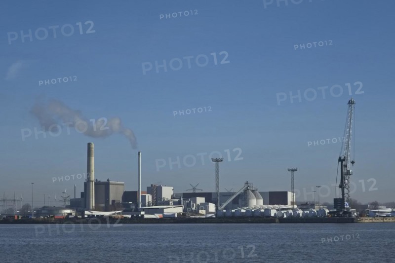 Emden power plant in the inland harbour, operated by Statkraft, with a decommissioned gas and steam combined cycle unit and a biomass unit that continues to operate. Port, Emden, Lower Saxony, Germany, Europe