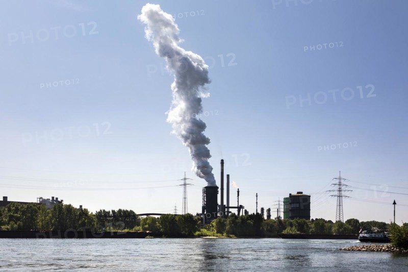 Huettenwerke Krupp Mannesmann, HKM, coking plant steam cloud, Rhine, Duisburg, North Rhine-Westphalia, North Rhine-Westphalia, Germany, Europe