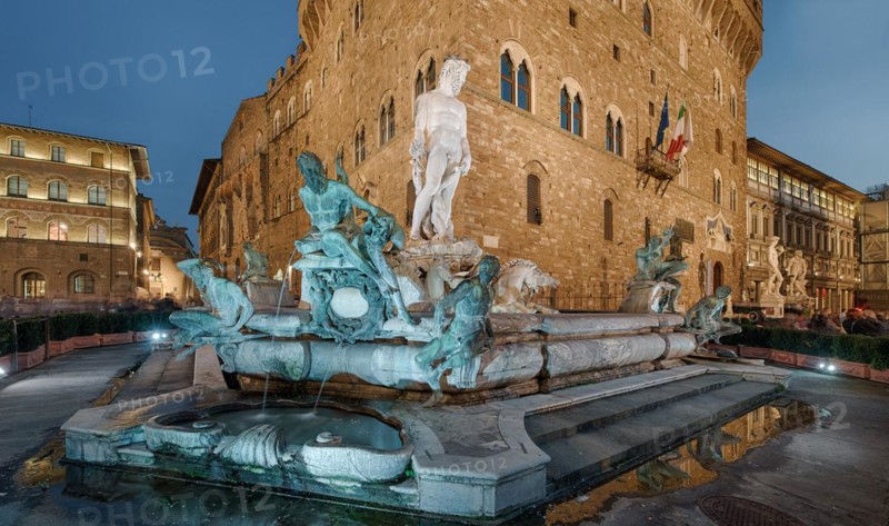 Neptune Fountain Illuminated Palazzio Vecchio Panorama Florence Italy