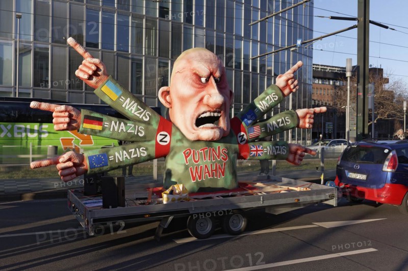 Stop Putin, Demonstration against the Ukraine war on 25.2.23., Mottowagen Karneval with Putin figure by Jacques Tilly, Duesseldorf, North Rhine-Westphalia, Germany, Europe