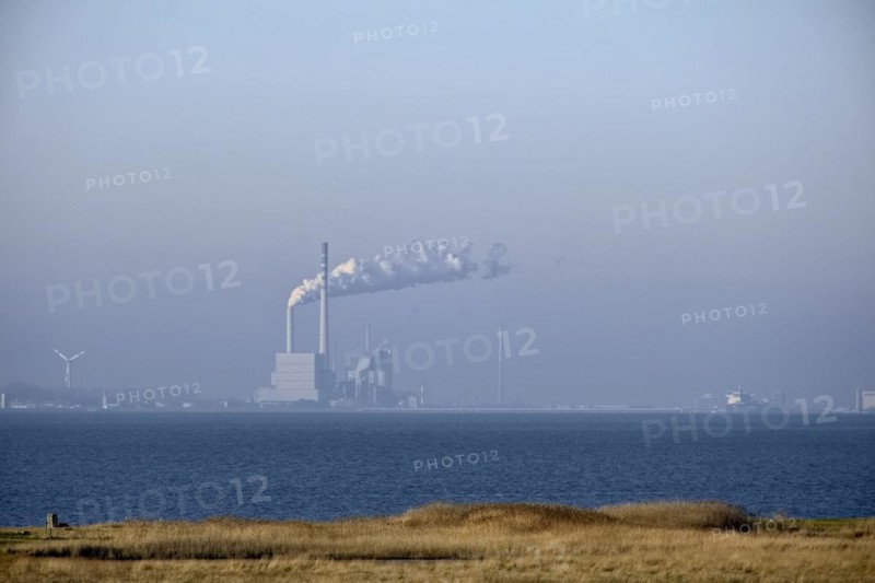The Wilhelmshaven coal-fired power plant operated by UNIPER on the west side of the Jade Bay, a sea inlet of the North Sea. Jade Bay, Jade, Lower Saxony, Germany, Europe