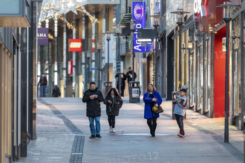 Essen city centre in the Corona crisis, Limbecker Strasse pedestrian zone, Essen, North Rhine-Westphalia, Germany, Europe