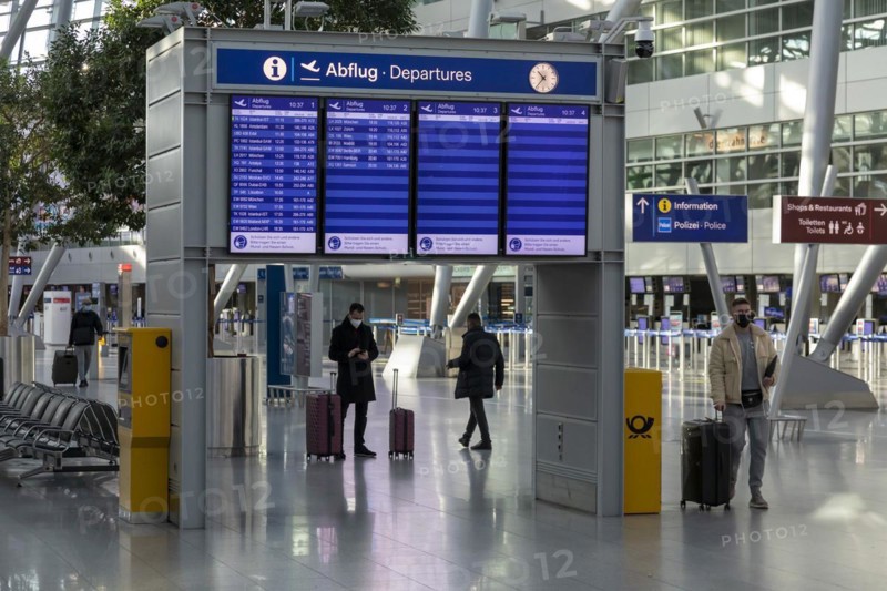 Duesseldorf Airport, DUS, departure hall, terminal, display board, Airport International in lockdown during Corona crisis, hardly any traffic and only few departure connections due to travel restrictions, Duesseldorf, North Rhine-Westphalia, Germany, Europe