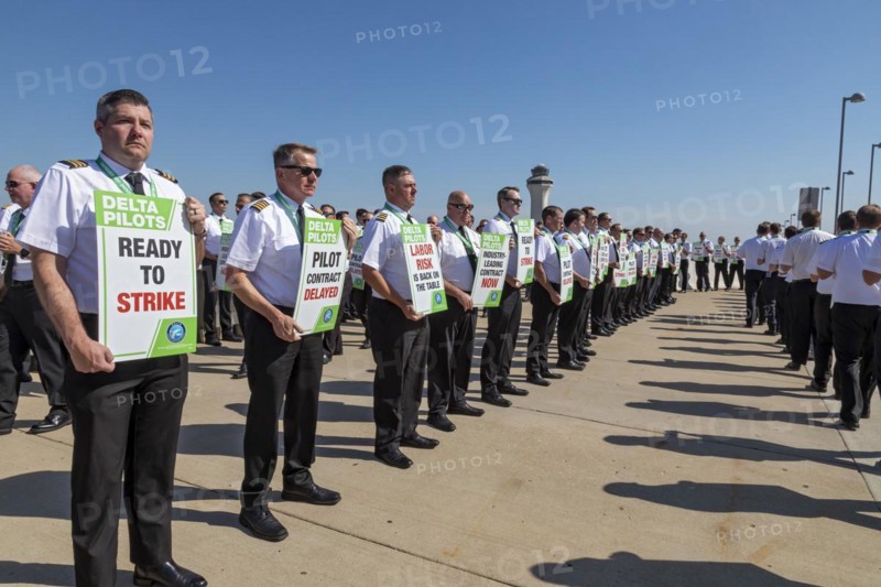 Detroit, Michigan USA, 30 June 2022, Delta Air Lines pilots picket at Detroit Metro Airport