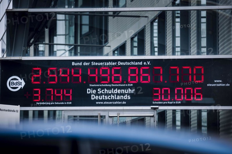 Symbolic photo: Germanys debt clock from the German Taxpayers Association Berlin, 02.03.2023, Berlin, Germany, Europe