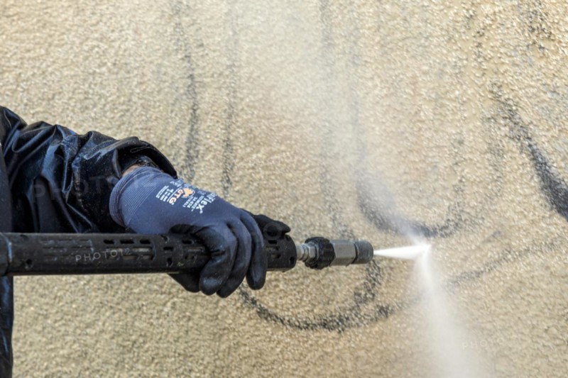 Removal of graffiti from house wall, high-pressure cleaner, residential area, Duesseldorf, North Rhine-Westphalia, Germany, Europe