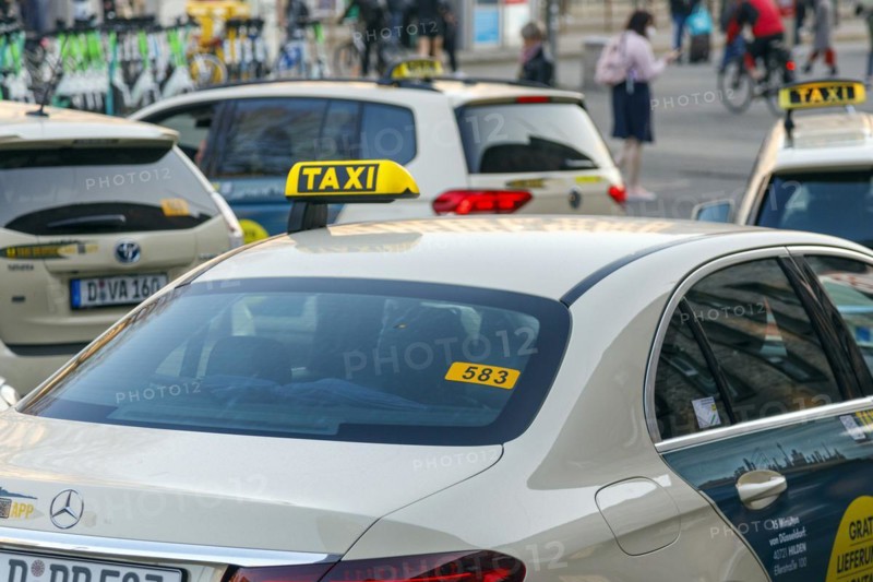 Taxi rank at the main station, Duesseldorf, North Rhine-Westphalia, Germany, Europe