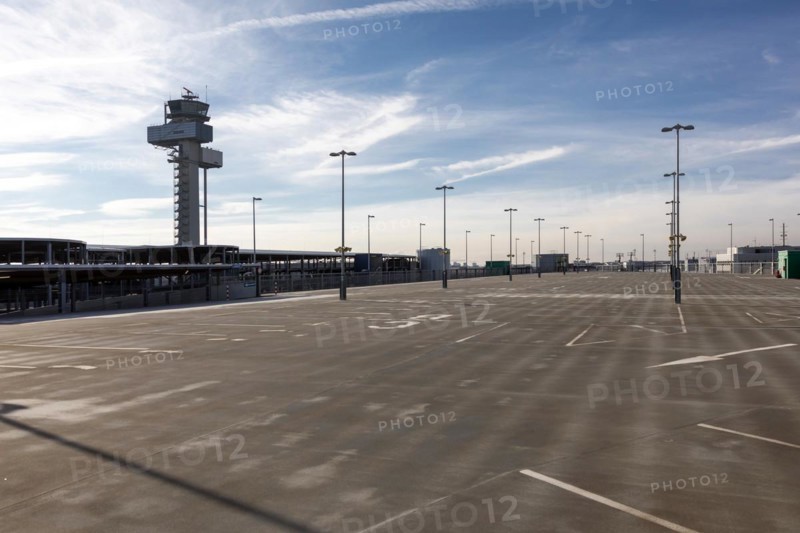 Duesseldorf Airport, DUS, parking, parking spaces, empty parking decks in Airport International car parks in lockdown in Corona crisisAirport International, Duesseldorf Airport, airfield, taxiway, Duesseldorf, North Rhine-Westphalia, Germany, Europe