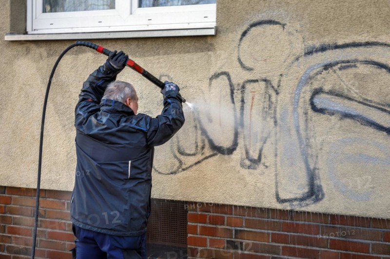 Removal of graffiti from house wall, high-pressure cleaner, residential area, Duesseldorf, North Rhine-Westphalia, Germany, Europe