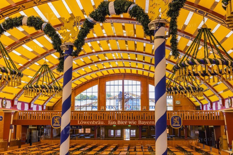 Wiesnaufbau, Loewenbraeufestzelt, Oktoberfest, Theresienwiese, Munich, Upper Bavaria, Bavaria, Germany, Europe