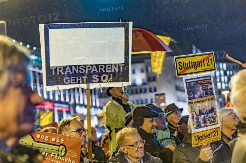 Against this, and this with conviction and for the 500th time. 500th Monday demonstration protesting against the new through station, the Stuttgart 21 project, Stuttgart, Baden-Wuerttemberg, Germany, Europe
