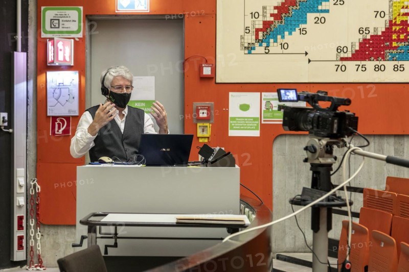 Physics Online Lecture, Dortmund University of Technology, Professor, Lecture Hall, Basic Studies, TU, Studies, Campus, Dortmund, North Rhine-Westphalia, Germany, Europe