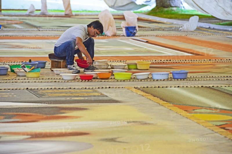 Artists create pictures from coloured sand, Plaza del Ayuntamiento, La Orotava, Tenerife, Canary Islands, Spain, Europe