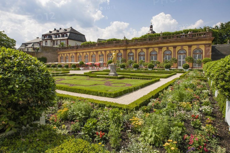 Weilburg Renaissance Castle, built 1533, 1572, lower orangery with fruit espaliers, Weilburg an der Lahn, Hesse, Germany, Europe