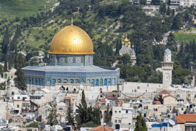Jerusalem Old City and Temple Mount with the Dome of the Rock, Qubbat As-Sachra, behind it the Mount of Olives with the Church of Mary Magdalene, Jerusalem, Israel, Asia