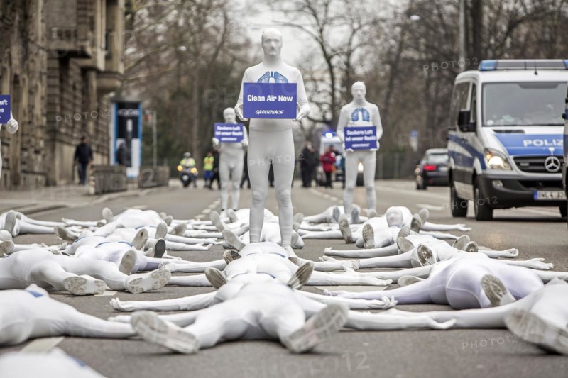 Protest of the environmental organisation Greenpeace, on the Bundesstrasse 14 40 activists demand better air quality, the Neckartor is considered the most polluted street in Germany with high levels of particulate matter, climate change, Stuttgart Baden-Wuerttemberg, Germany, Europe
