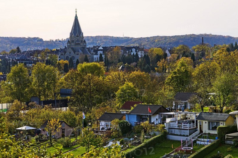 Nordstadt allotment garden association, A46 motorway and Elberfeld-Nord cemetery church, Wuppertal, Bergisches Land, North Rhine-Westphalia, Germany, Europe