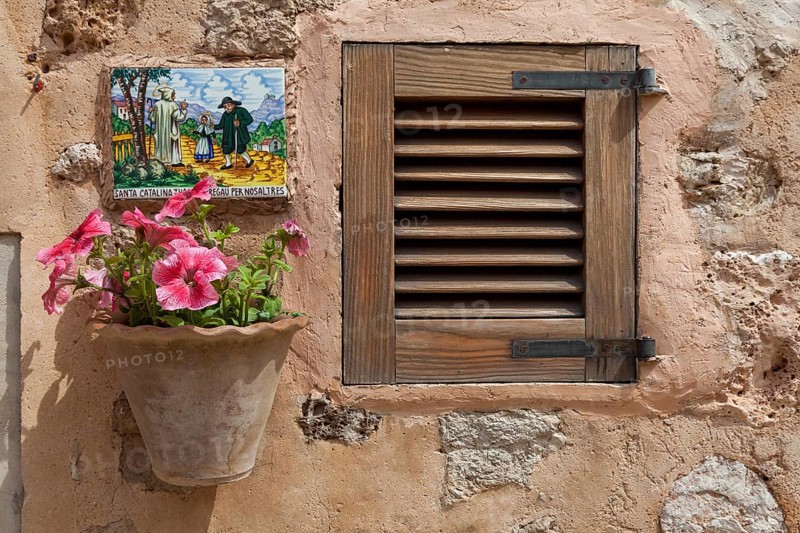 Typical tile and flower decoration, Valldemossa, Majorca, Balearic Islands, Spain, Europe