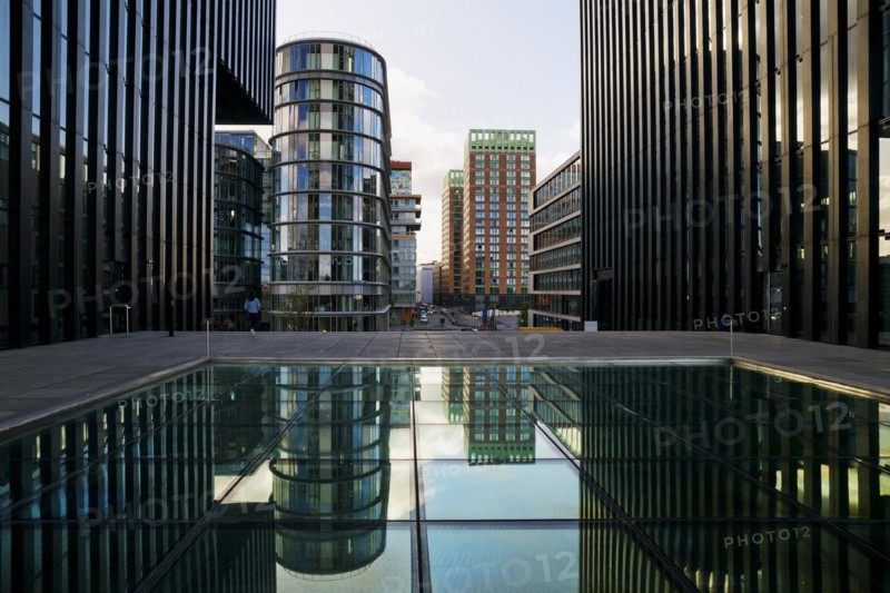 Harbour tip in the Media Harbour with the design hotel Hyatt Regency Duesseldorf, North Rhine-Westphalia, Germany, Europe