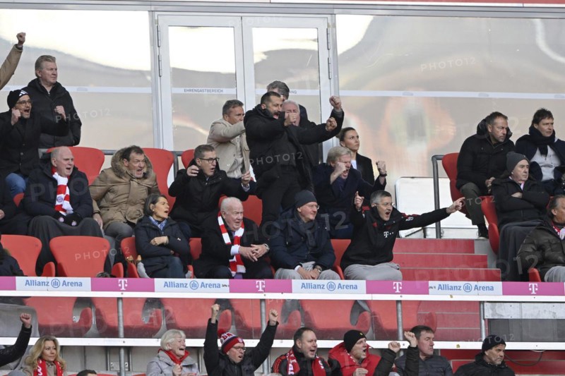 Goal celebrations in the stands: Stefan Effenberg, Uli Hoeness, Oliver Kahn Chairman of the Board FC Bayern Munich FCB Sports Director Hasan Salihamidzic FC Bayern Munich FCB Herbert Hainer President and Chairman of the Supervisory Board FC Bayern Munich FCB National Coach Coach Hans-Dieter Hansi Flick GER Co-coach Coach Marcus Sorg GER Allianz Arena, Munich, Bavaria, Germany, Europe