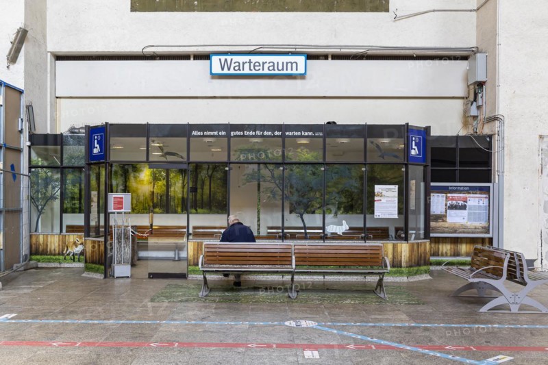 Dreariness in the main station because of the Stuttgart 21 construction project, S21, waiting room. The heritage-protected Bonatz building is being completely renovated for 250 million euros, all service facilities for travellers are closed. Illuminated signs and advertising have been removed. Stuttgart, Baden-Wuerttemberg, Germany, Europe