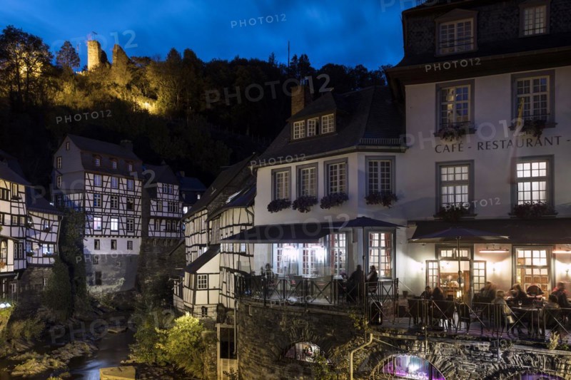 Historic Old Town Monschau in the Evening, Haller Ruin, Medieval Castle, Eifel, Northern Eifel, Monschau, North Rhine-Westphalia, North Rhine-Westphalia, Germany, Europe