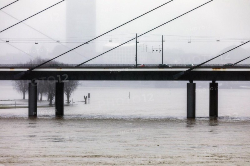 High water on the Rhine in Duesseldorf, view of the Rheinkniebruecke, Duesseldorf, North Rhine-Westphalia, Germany, Europe