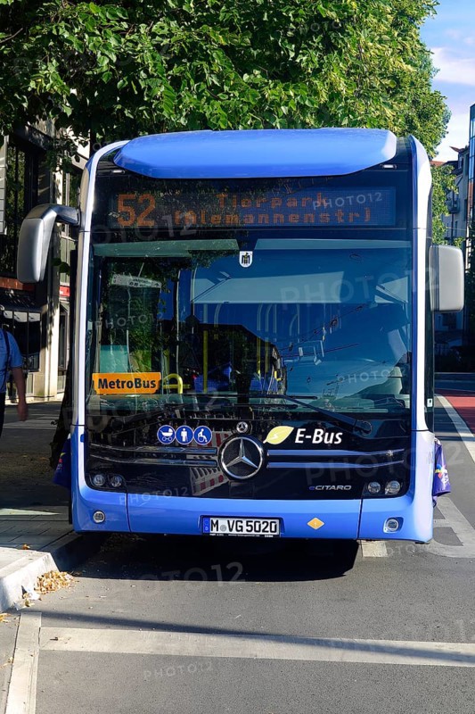 Electric bus, e-bus of MVG, Muenchner Verkehrsgesellschaft, from the front, Munich, Bavaria, Germany, Europe