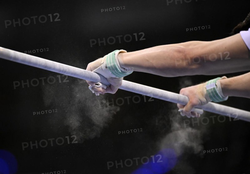 Detail, hands on high bar, magnesia, magnesia dust, EnBW DTB Cup, artistic gymnastics, gymnastics, Porsche Arena, Stuttgart, Baden-Wuerttemberg, Germany, Europe