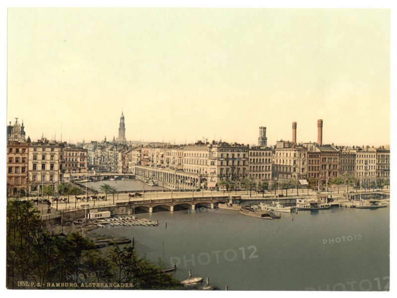 Alster and Alster Arcade in Hamburg